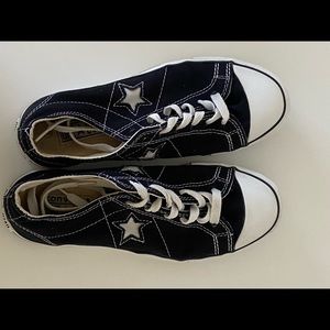 CONVERSE black, one star!